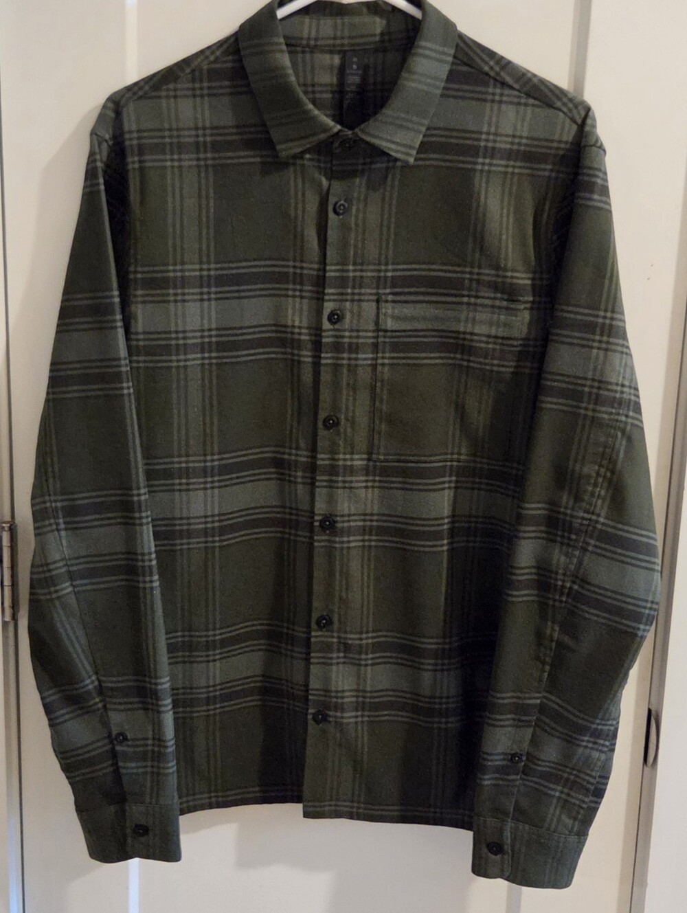 Lululemon Masons Peak Button-Down Flannel Shirt Green Plaid - Size Medium